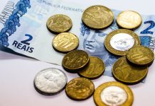 Saiba como parar de gastar dinheiro com taxas bancárias – 5 dicas simples!